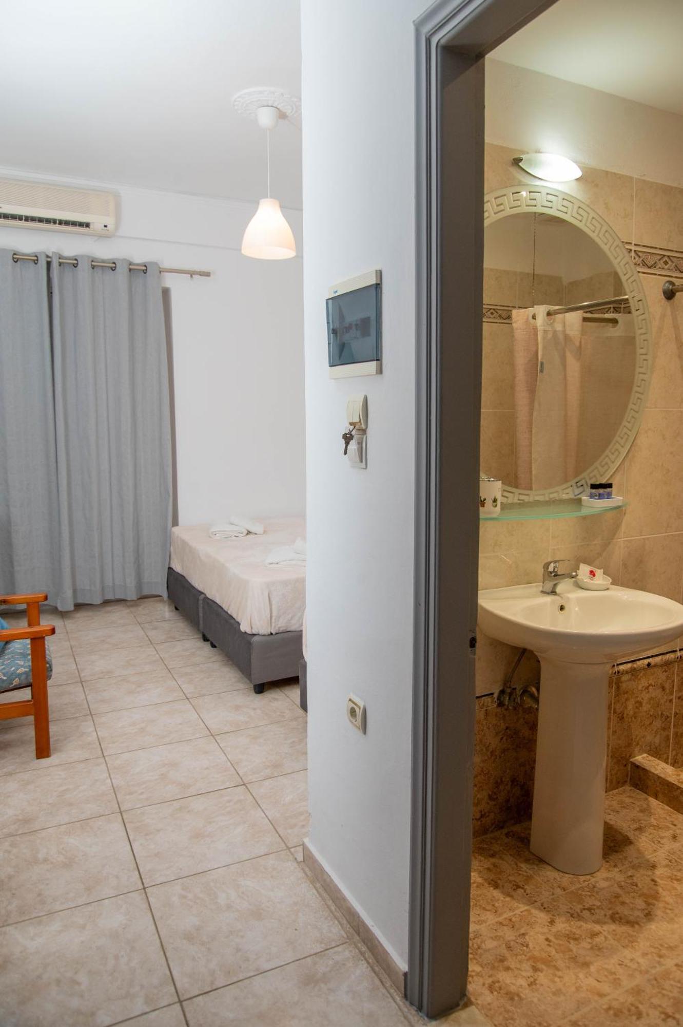 Glyfa Beach Hotel Бартоломіон Екстер'єр фото